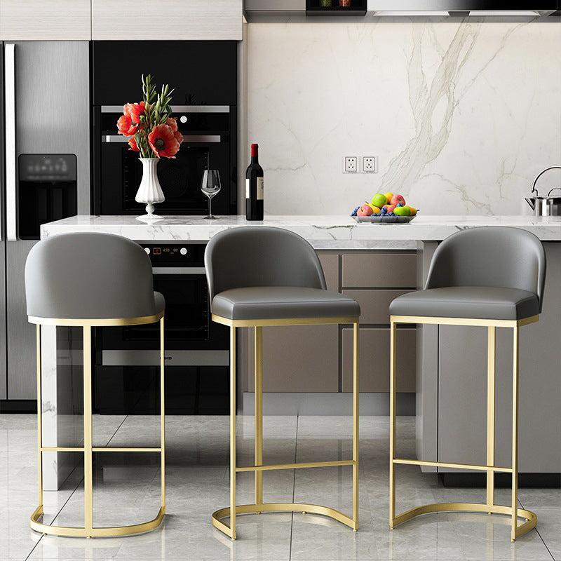 Glam Grey Metal Barstool Faux Cuero Tapato tapizado con base de oro con base de oro