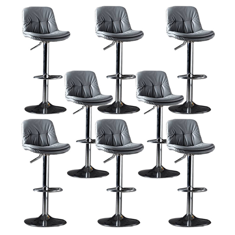 Sgabello moderno in fuorise fritta in fuoventà in metallo regolabile nella finitura opaca