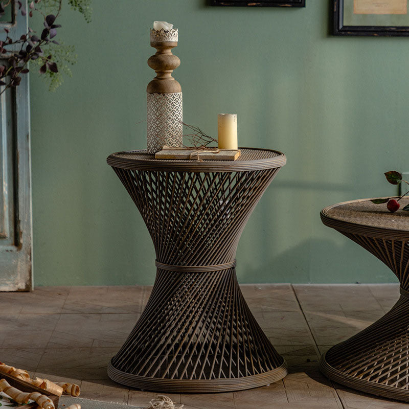 Table d'appoint de style country français avec base de cadre en bois massif vieilli rond