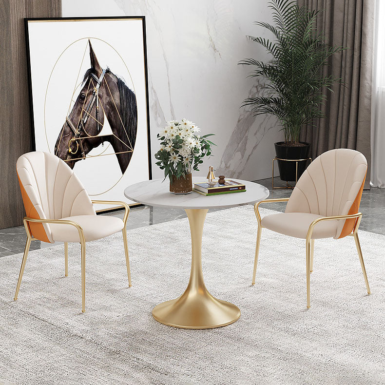 Sedia per sala da pranzo in metallo glam braccio laterale in pelle sintonizzata per uso del ristorante