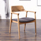 コンテンポラリーダイニングサイドチェアマット仕上げ固体木製オープンバックアームチェア