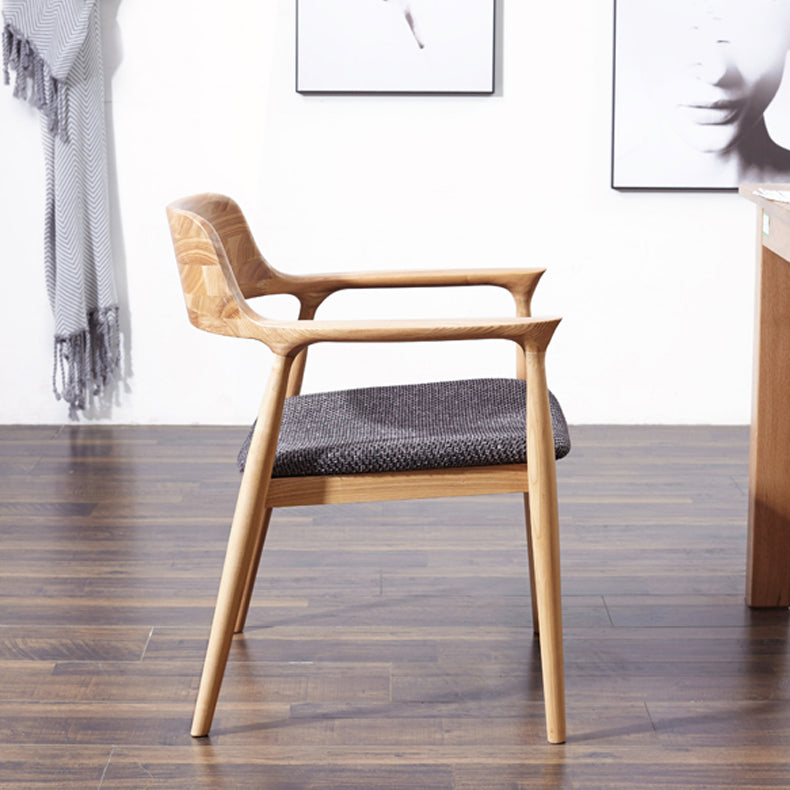 コンテンポラリーダイニングサイドチェアマット仕上げ固体木製オープンバックアームチェア