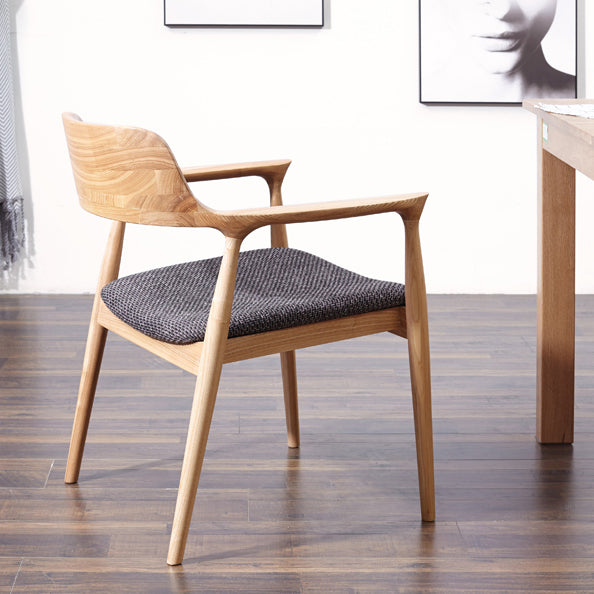 コンテンポラリーダイニングサイドチェアマット仕上げ固体木製オープンバックアームチェア
