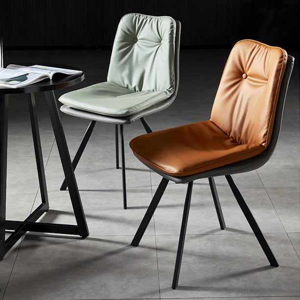 ブラッセリーのための現代のアームレスダイニングチェアレザーカーブドパーソンズサイドチェア