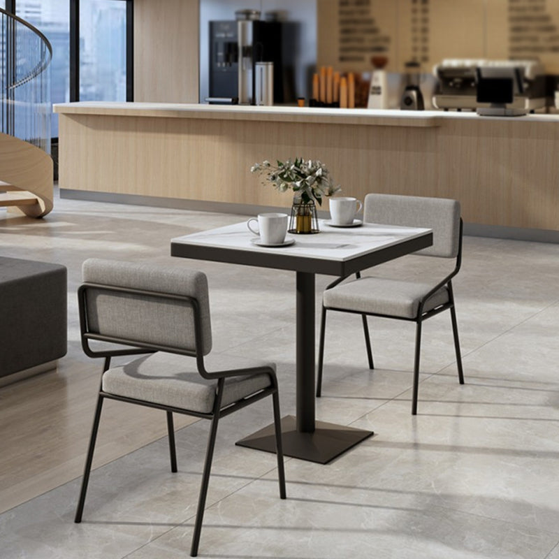 Table à manger carrée industrielle en métal