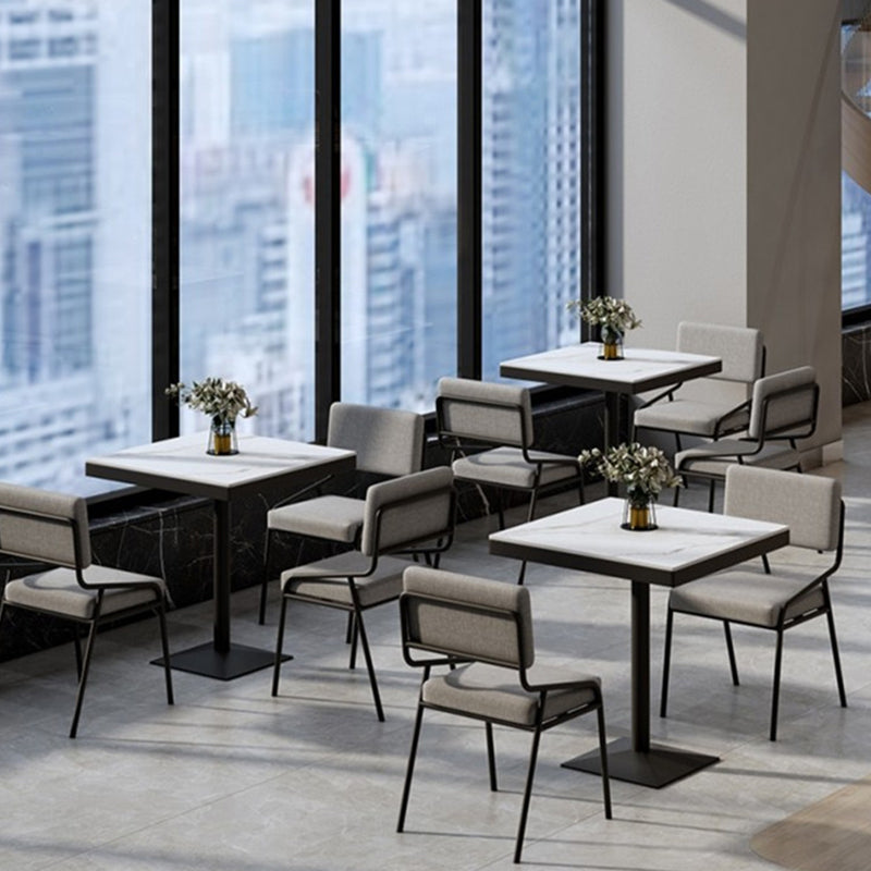 Table à manger carrée industrielle en métal