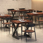 Table de bois en pin industriel pour la table à manger carrée du restaurant avec base de chevalets