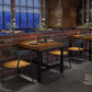 Table de bois en pin industriel pour table à manger au restaurant avec base de chevalet en noir