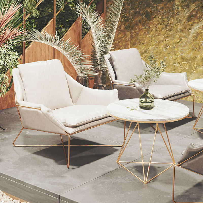 27.56 "de amplio estilo escandinavo acento sillón cruzado silla de brazo de metal cruzado