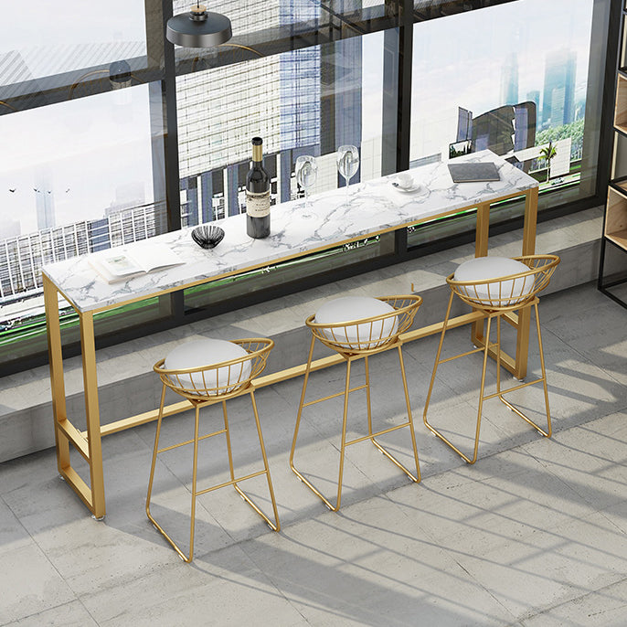 Taburete de tela de taburete de barra de glam metal con patas doradas en acabado mate