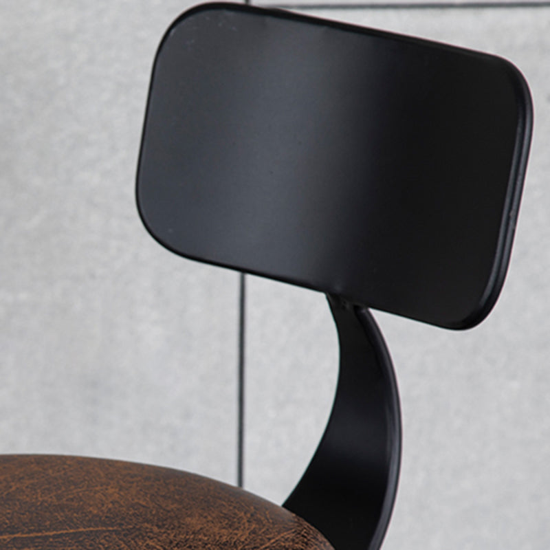 Scandinavische metalen barkruk lederen aanrechtkruk met 4 poten in matte afwerking