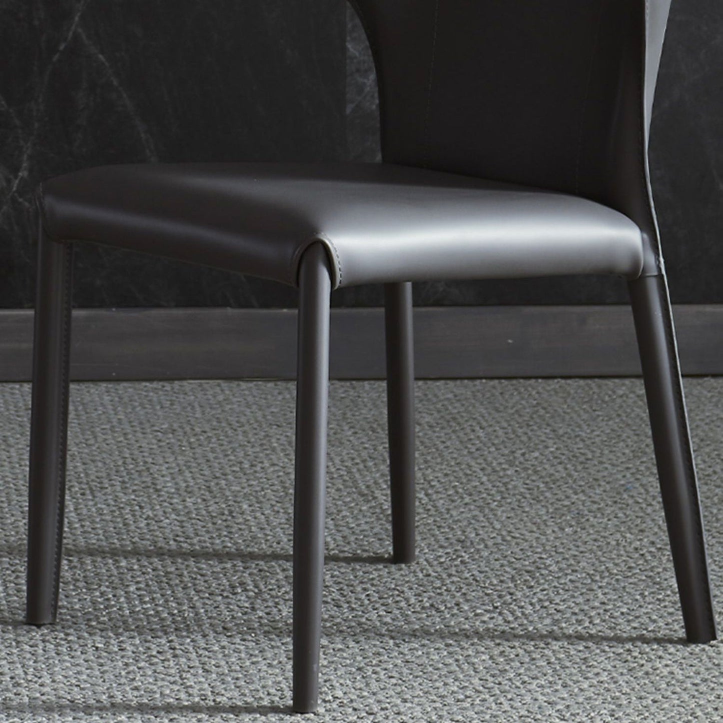 デザイナースタイルのホテルウィングバックチェアレザーマット仕上げダイニングチェア