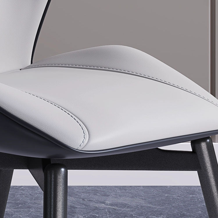 モダンなコーヒーショップウィングバックチェアレザーマット仕上げダイニングチェア