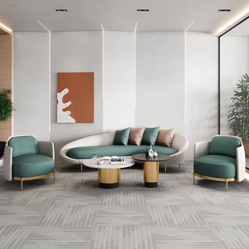 Hedendaagse faux leer gebogen bank met een slopende arm voor woonkamer