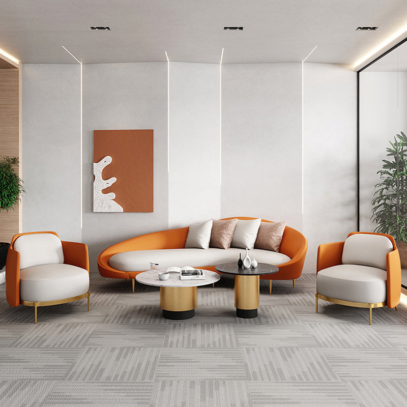 Hedendaagse faux leer gebogen bank met een slopende arm voor woonkamer