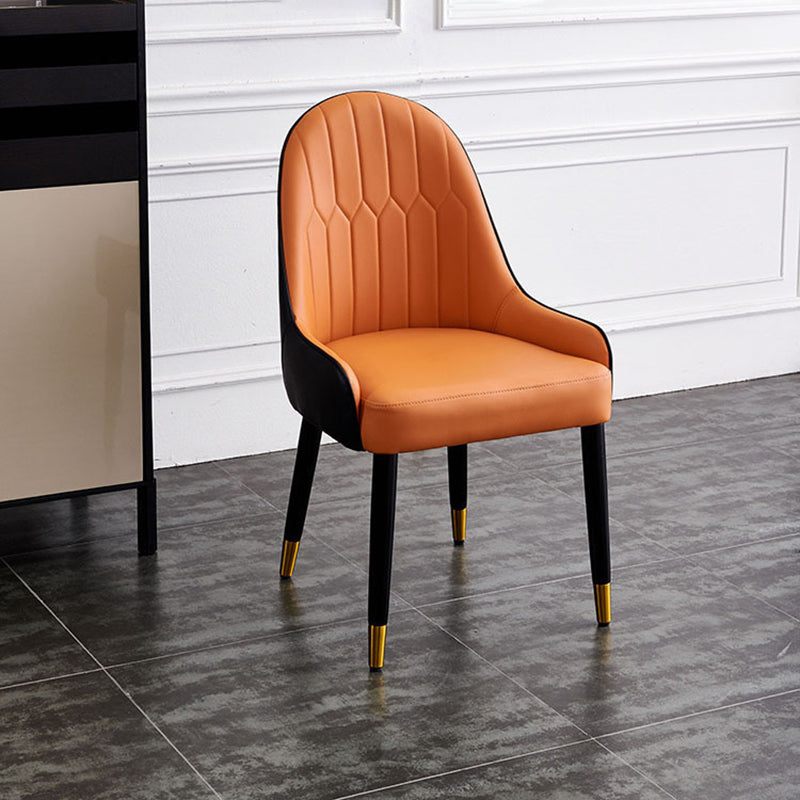 スカンジナビアのフェイクレザーダイニングチェアソリッドバックアームサイドチェア