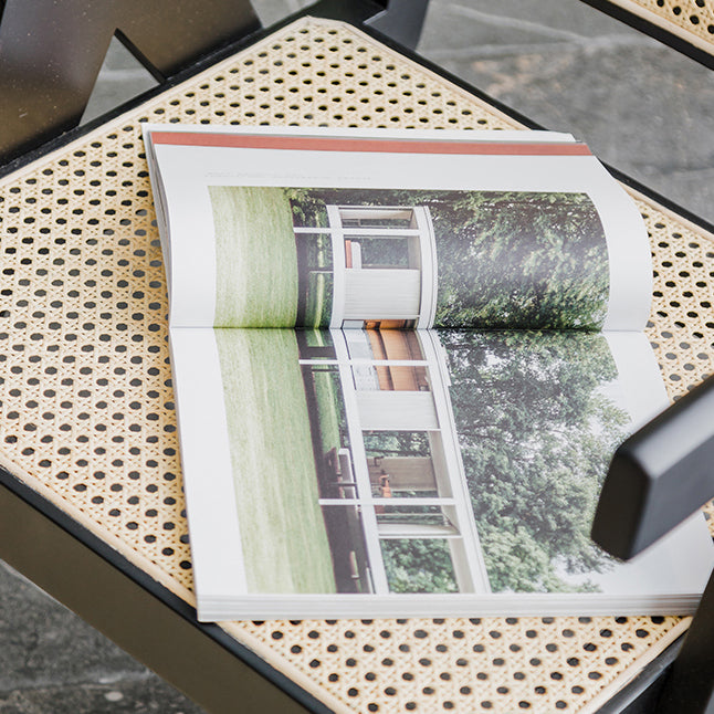 現代バルコニーウッドアームチェアマット仕上げオープンダイニングチェア