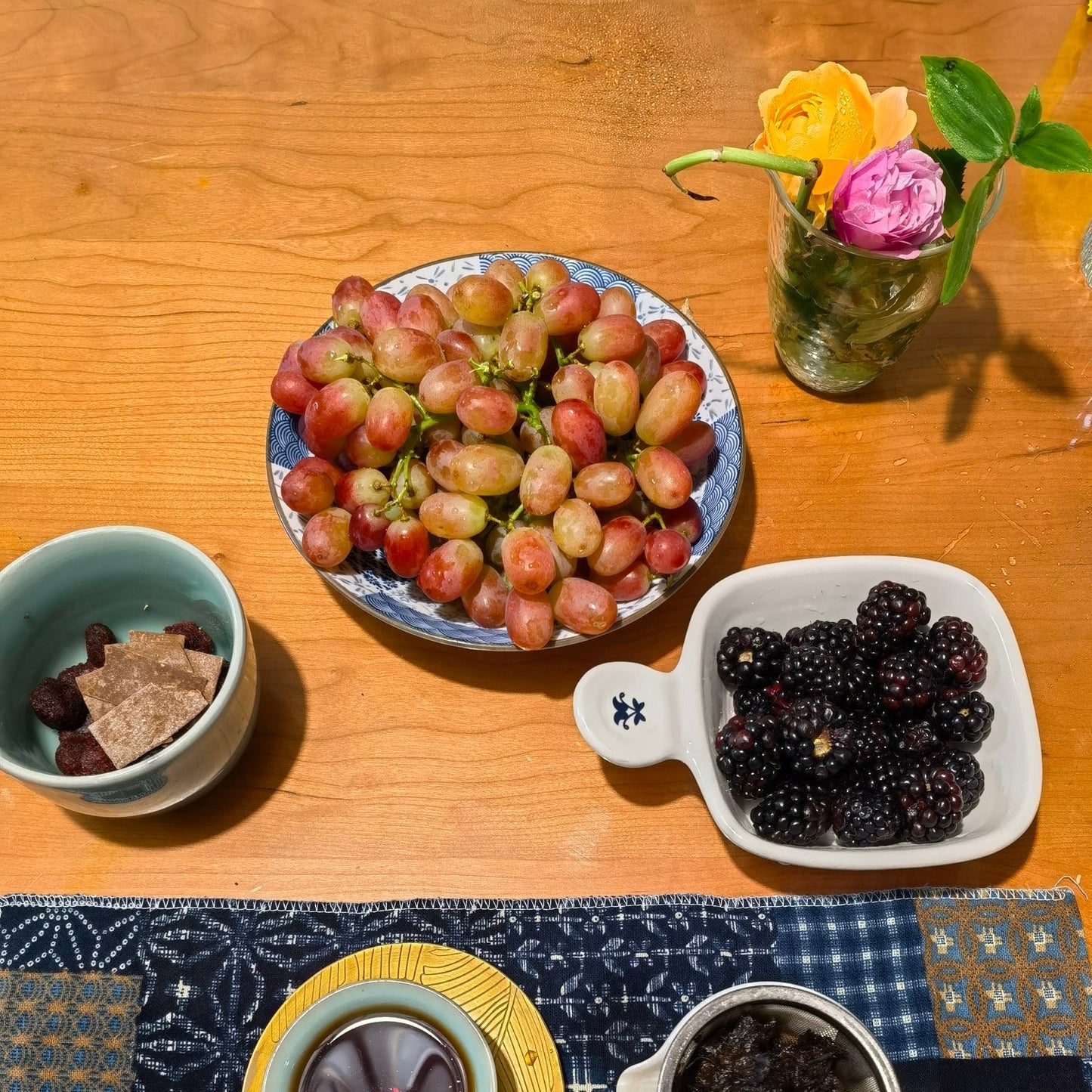 モダンなスタイルのダイニングテーブルホーム用のソリッドウッド長方形のテーブル