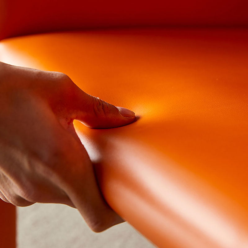 現代的なレザーダイニングルームチェアメタルダイニングアームチェアレストランで使用する