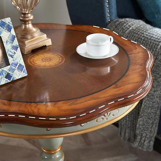 Tavolino da caffè in difficoltà in campagna per la casa