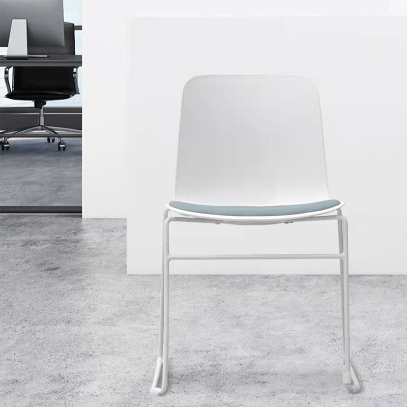 Eigentijdse bureaustoel geen pijnlijke armloze conferentiestoel