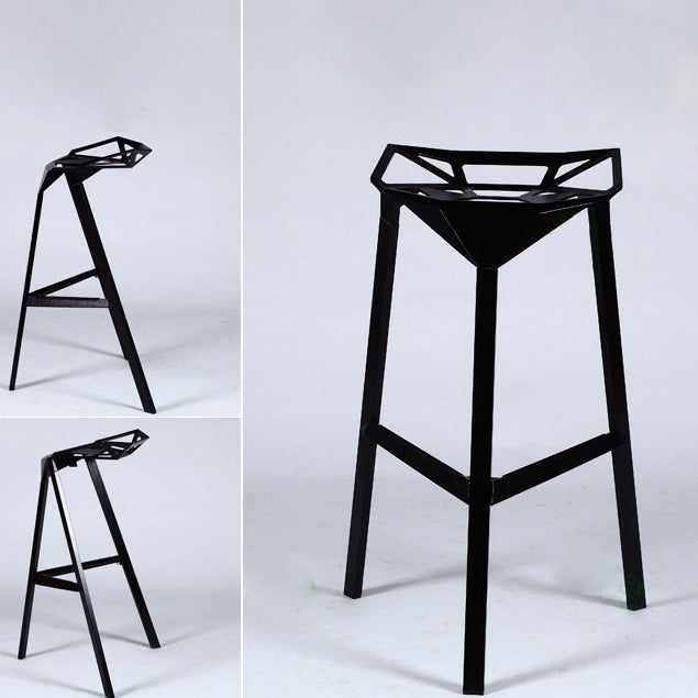 シートとペダル付きのモダンアームレスバックレストカウンタースツール鉄ミルクティーショップバースツール