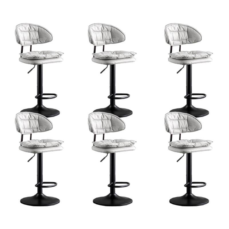 Fabricación de taburete de barra de metal escandinavo taburete de mostrador en el acabado mate para interiores