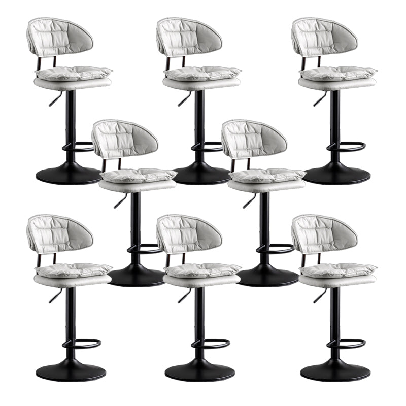 Tabouret de barre de bar métal scandinave tabouret de comptoir bas bas en finition mate pour intérieur