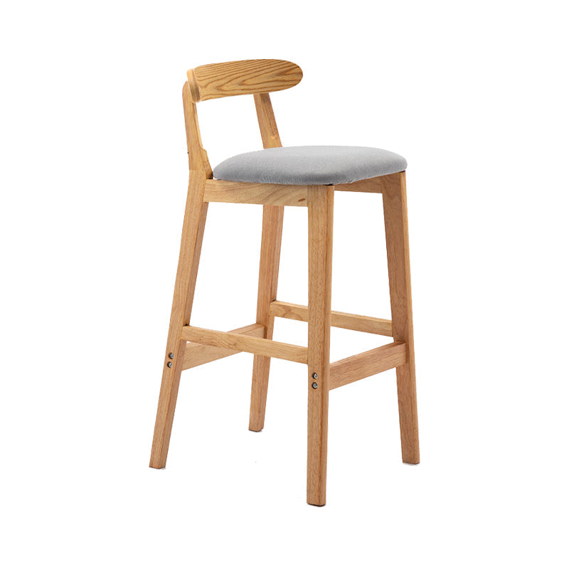 Cojín de tela de heces de madera escandinava en acabado mate para interiores