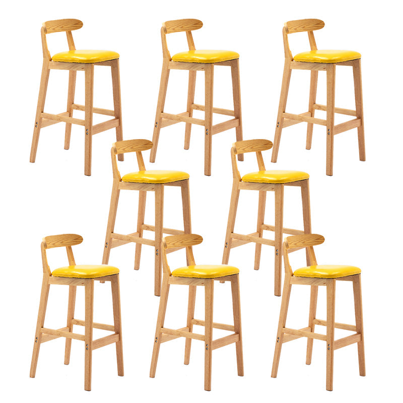 Cojín de tela de heces de madera escandinava en acabado mate para interiores