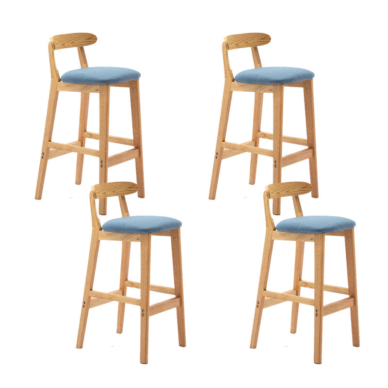 Cojín de tela de heces de madera escandinava en acabado mate para interiores