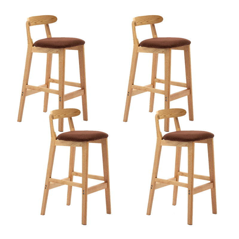 Cojín de tela de heces de madera escandinava en acabado mate para interiores