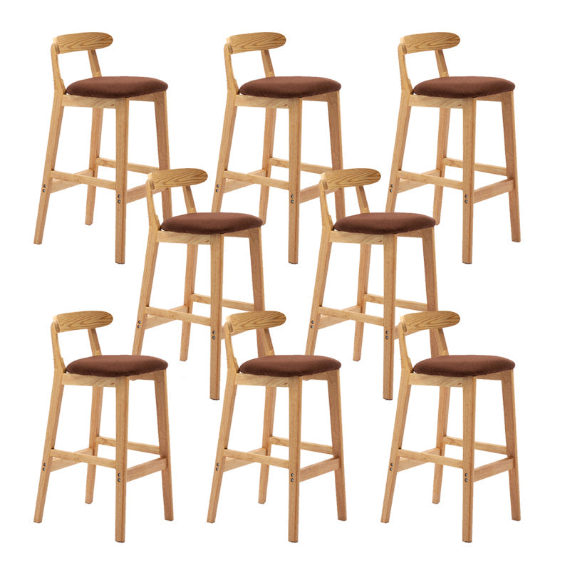 Cojín de tela de heces de madera escandinava en acabado mate para interiores