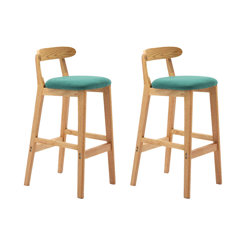 Coussin de tissu de tabouret en bois scandinave en finition mate pour intérieur