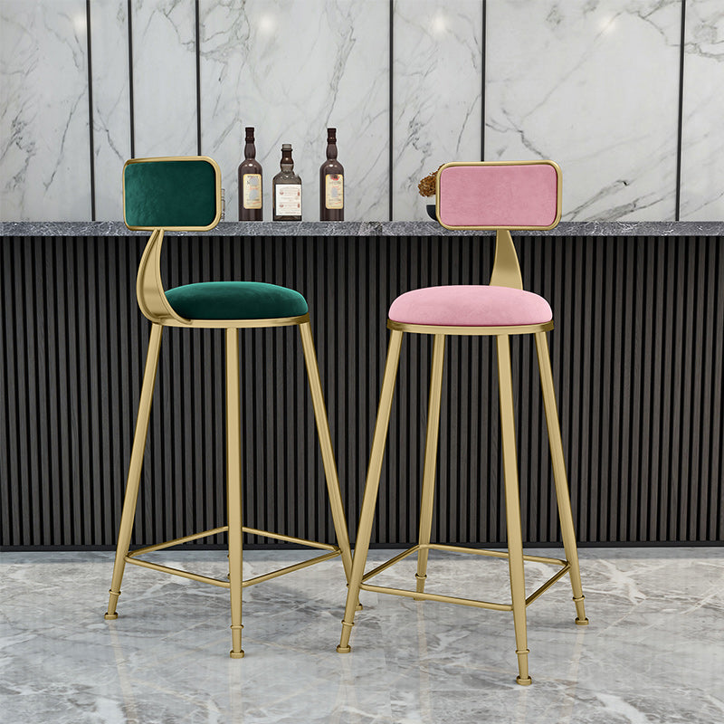 Tabouret de comptoir à dos de dos glamour tabouret de bar en fer avec coussin en velours et pédale pour la cuisine