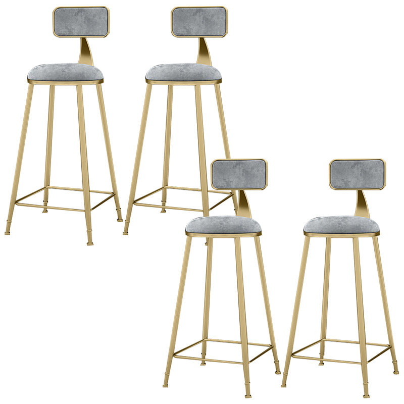Tabouret de comptoir à dos de dos glamour tabouret de bar en fer avec coussin en velours et pédale pour la cuisine