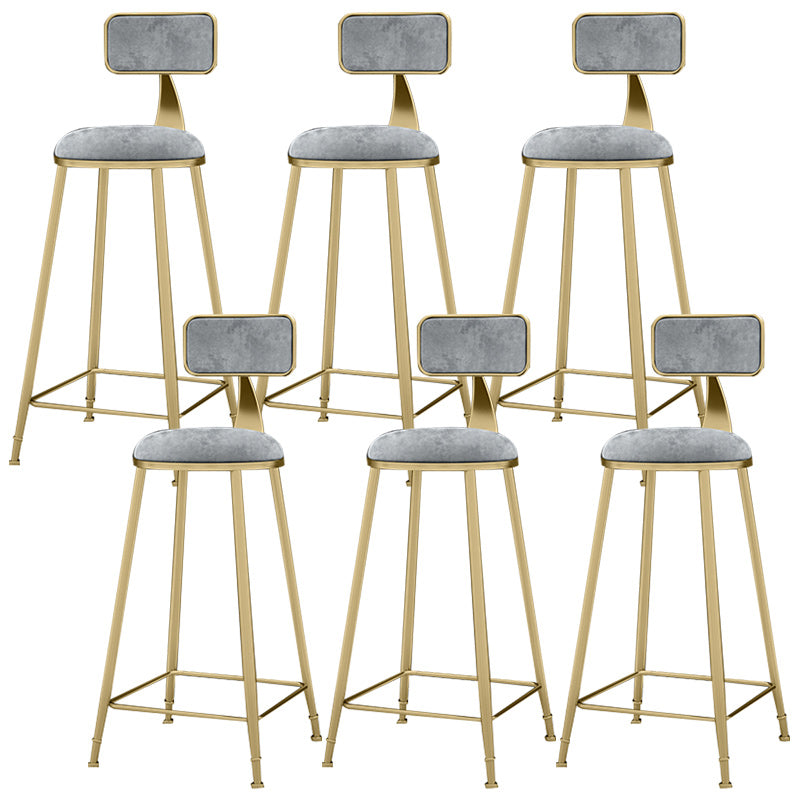 Tabouret de comptoir à dos de dos glamour tabouret de bar en fer avec coussin en velours et pédale pour la cuisine