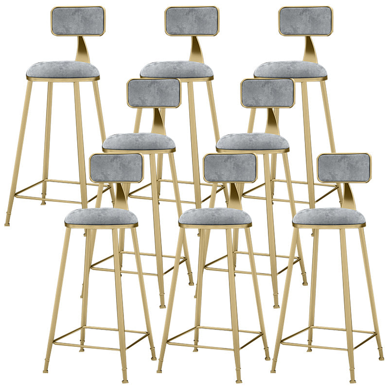 Tabouret de comptoir à dos de dos glamour tabouret de bar en fer avec coussin en velours et pédale pour la cuisine