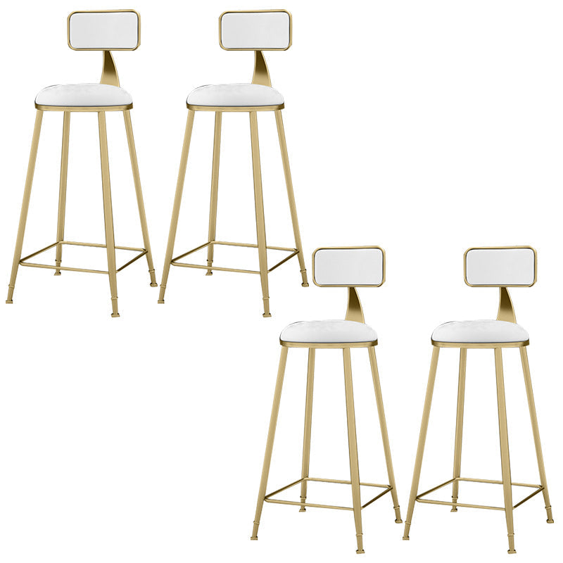 Tabouret de comptoir à dos de dos glamour tabouret de bar en fer avec coussin en velours et pédale pour la cuisine
