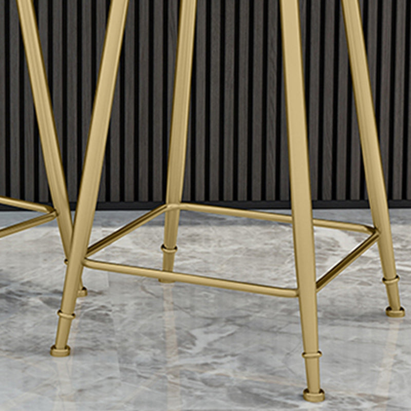 Tabouret de comptoir à dos de dos glamour tabouret de bar en fer avec coussin en velours et pédale pour la cuisine