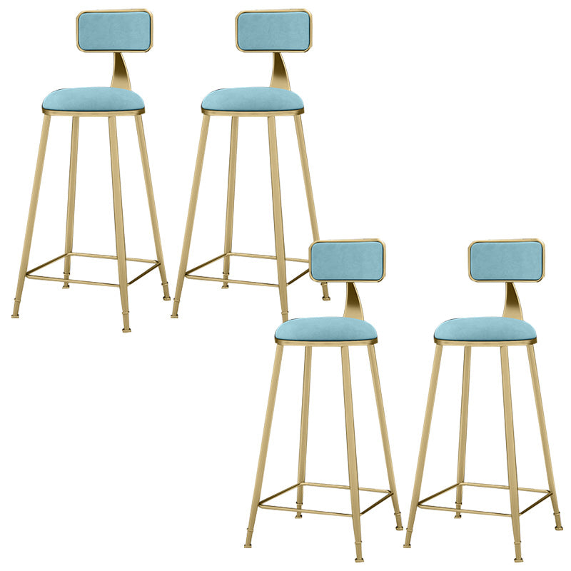 Tabouret de comptoir à dos de dos glamour tabouret de bar en fer avec coussin en velours et pédale pour la cuisine
