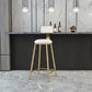 Tabouret de comptoir à dos de dos glamour tabouret de bar en fer avec coussin en velours et pédale pour la cuisine