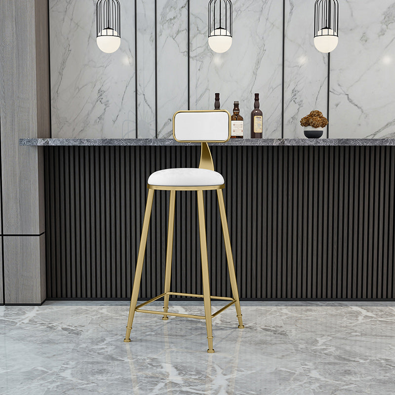Tabouret de comptoir à dos de dos glamour tabouret de bar en fer avec coussin en velours et pédale pour la cuisine