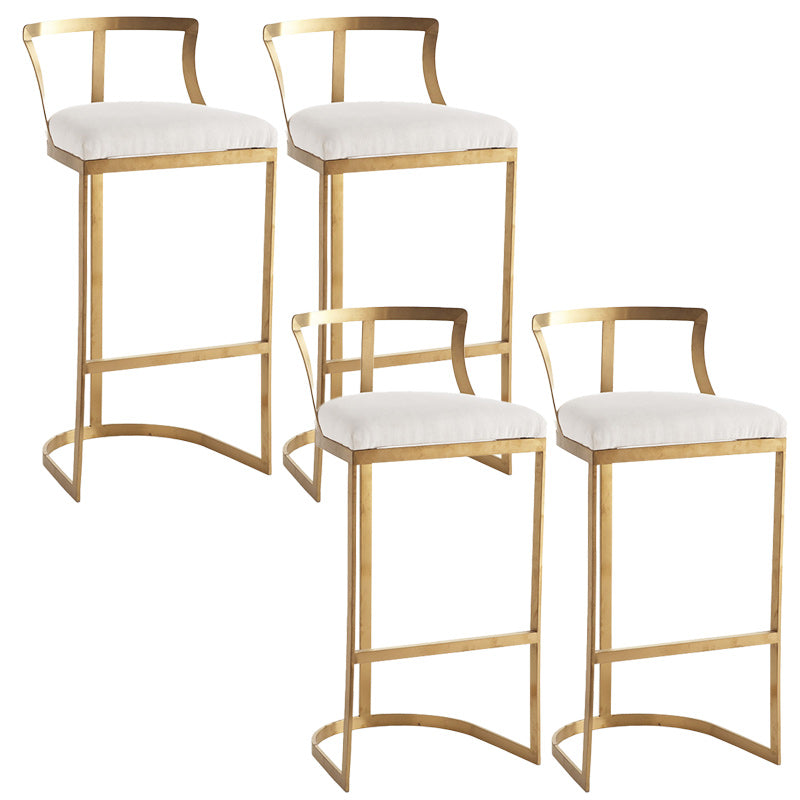 Sgabello imbottito in tessuto da baramello in metallo glam in finitura opaca per interno