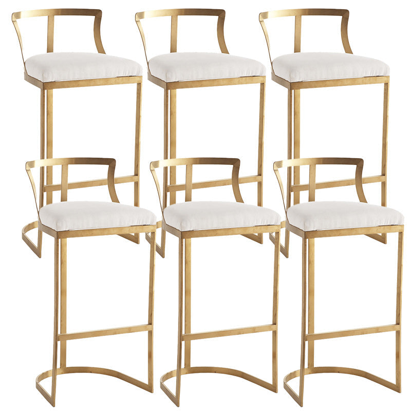 Sgabello imbottito in tessuto da baramello in metallo glam in finitura opaca per interno