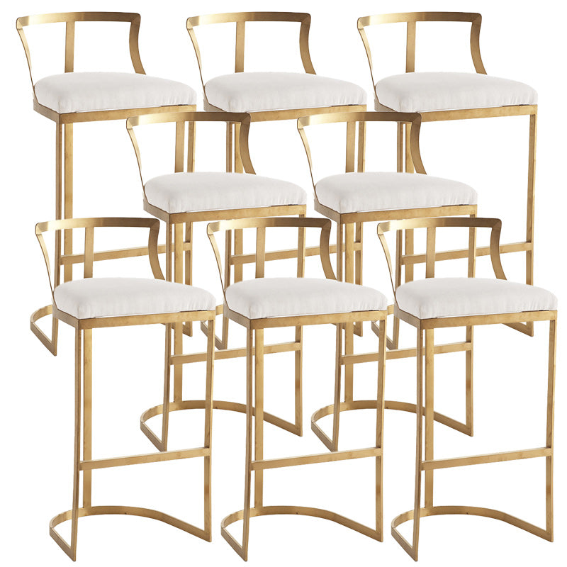 Sgabello imbottito in tessuto da baramello in metallo glam in finitura opaca per interno