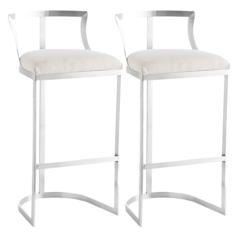 Sgabello imbottito in tessuto da baramello in metallo glam in finitura opaca per interno