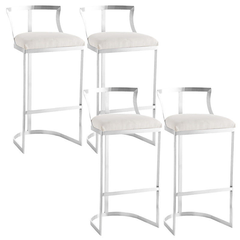 Sgabello imbottito in tessuto da baramello in metallo glam in finitura opaca per interno