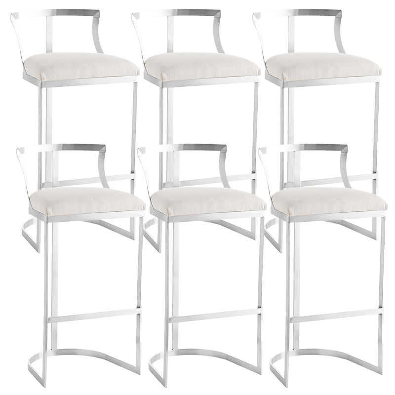 Sgabello imbottito in tessuto da baramello in metallo glam in finitura opaca per interno