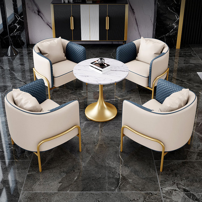 Moderne faux lederen bank met kussen terug voor woonkamer bank